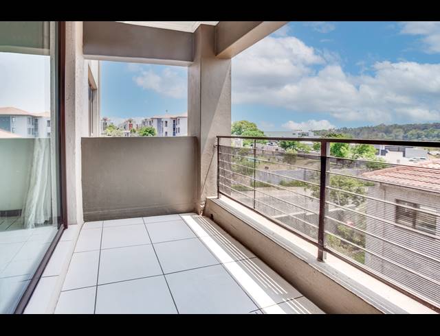1 BEDROOM APARTMENT FOR SALE IN LONEHILL